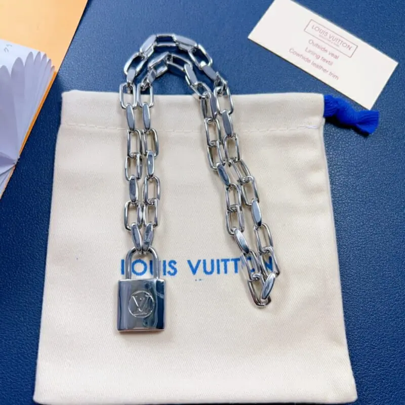 louis vuitton collier s_121a734